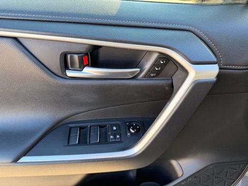 Used 2019 Toyota RAV4 Limited image 18