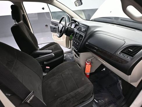 Used 2012 Dodge Grand Caravan American Value Package image 40