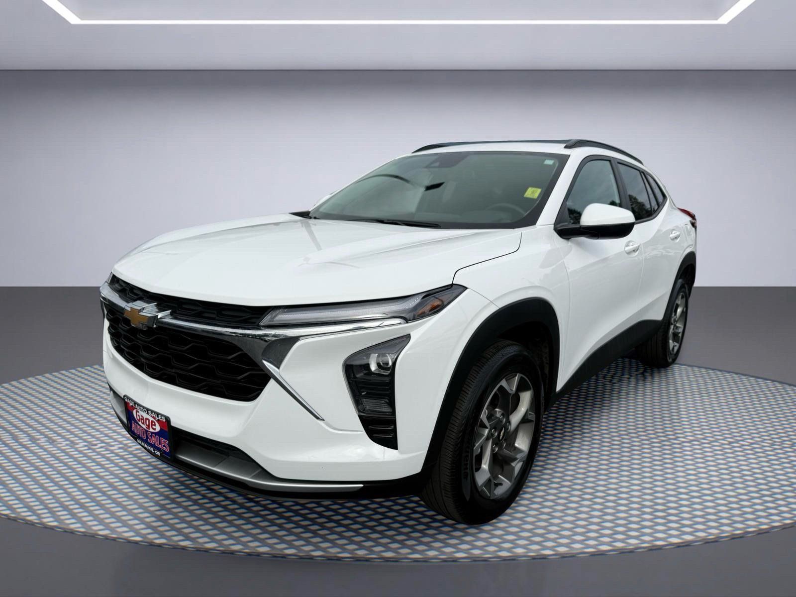 Used 2025 Chevrolet Trax LT w/ LT Convenience Package FWD image 2
