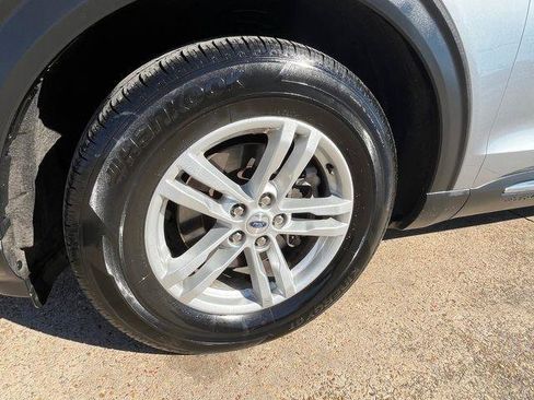 Used 2024 Ford Explorer XLT w/ Equipment Group 202A image 11