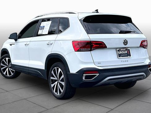 Used 2023 Volkswagen Taos SE w/ Panoramic Sunroof Package FWD image 12