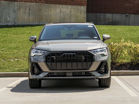 Used 2025 Audi Q3 2.0T Premium w/ Convenience Package AWD/4WD image 28