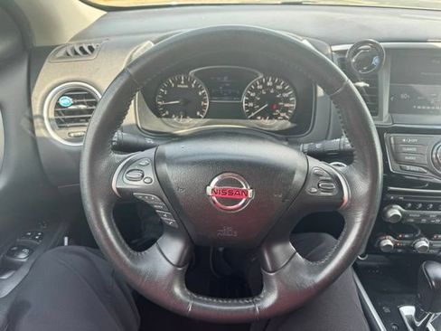 Used 2017 Nissan Pathfinder SV AWD/4WD image 18