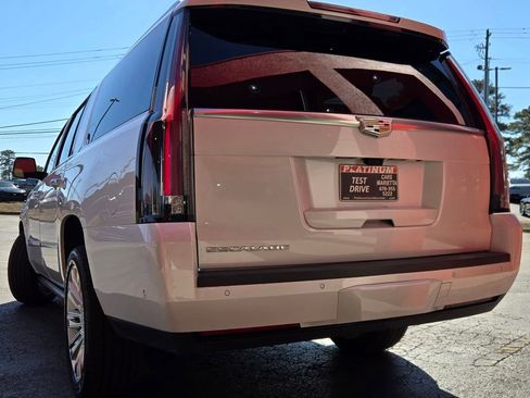 Used 2019 Cadillac Escalade ESV Platinum image 4
