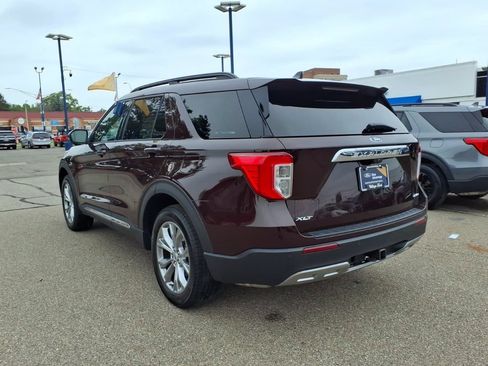 Certified 2023 Ford Explorer XLT w/ Equipment Group 202A AWD/4WD image 9