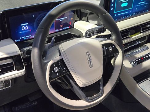 New 2026 Lincoln Aviator Reserve AWD/4WD image 24