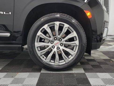 Used 2023 GMC Yukon Denali w/ Advanced Technology Package RWD image 7