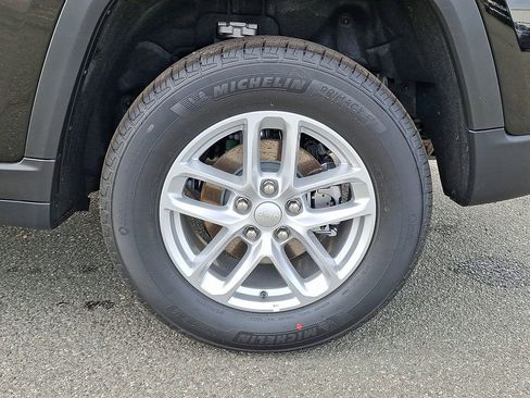 New 2025 Jeep Grand Cherokee Laredo X image 8