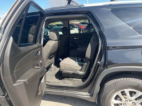 Used 2018 Chevrolet Traverse LT FWD image 11