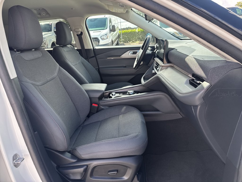 Used 2025 Ford Explorer Active RWD image 27