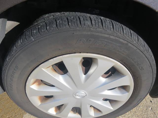 Used 2015 Nissan Versa SV FWD image 9