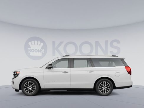 Used 2025 Ford Expedition Max Platinum AWD/4WD image 2