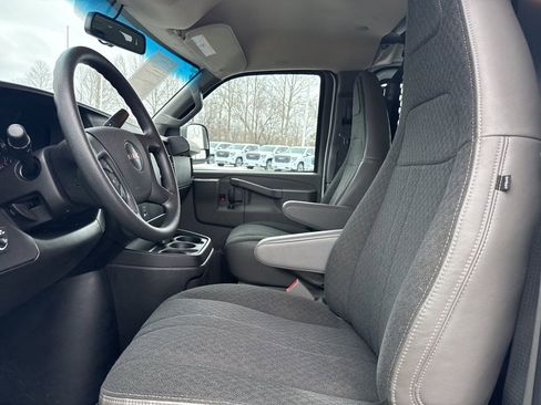 Used 2024 GMC Savana 2500 w/ Driver Convenience Package RWD image 9