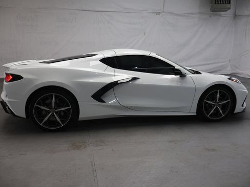 Used 2022 Chevrolet Corvette Stingray Coupe w/ Z51 Performance Package RWD image 8