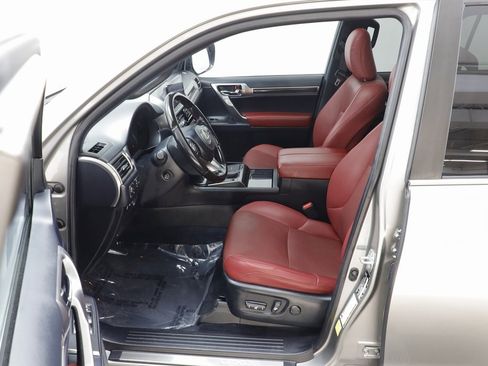 Used 2022 Lexus GX 460 Premium w/ Accessory Package image 6