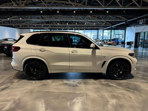 Used 2022 BMW X5 M50i image 6