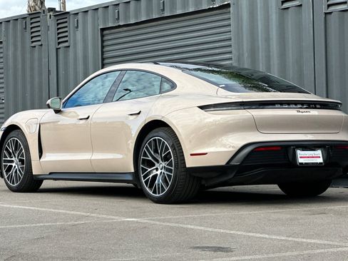 Used 2022 Porsche Taycan image 3