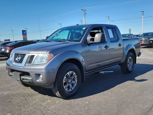 Used 2018 Nissan Frontier PRO-4X image 2