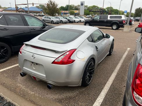 Used 2014 Nissan 370Z Touring w/ Sport Package RWD image 3