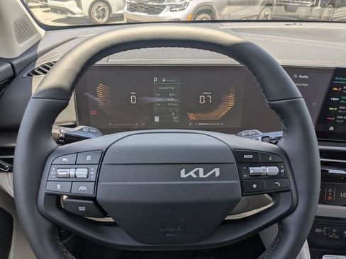 New 2026 Kia Sportage EX w/ EX Panorama Roof Package FWD image 32