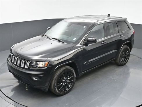 Used 2019 Jeep Grand Cherokee Altitude image 30
