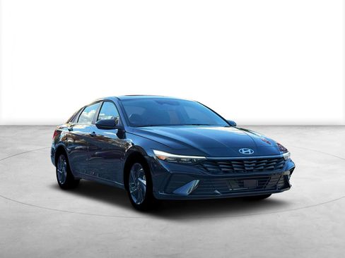 New 2026 Hyundai Elantra SEL Sport Premium FWD image 11