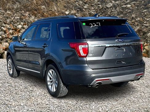 Used 2017 Ford Explorer XLT w/ Equipment Group 202A image 10