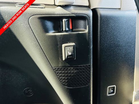 Used 2023 Chrysler Pacifica Touring-L w/ Uconnect Theater Family Group image 8