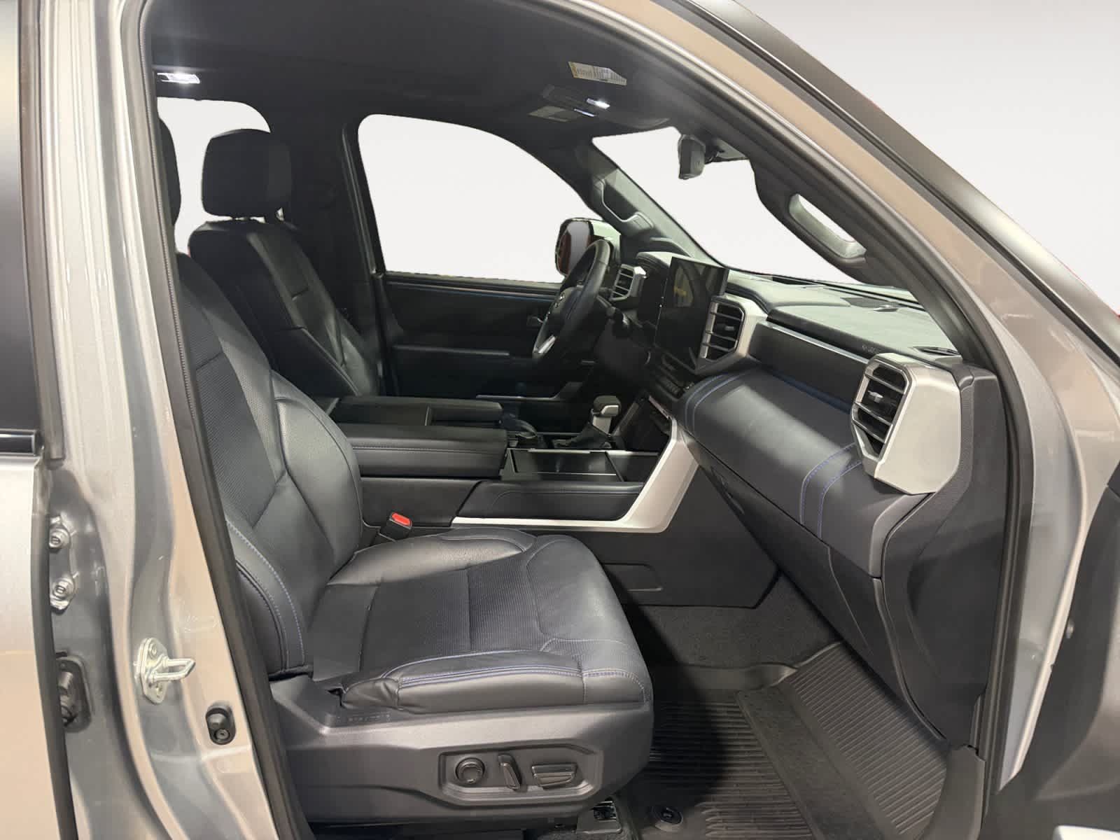 Used 2025 Toyota Sequoia Platinum AWD/4WD image 16
