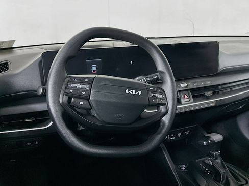 Used 2025 Kia K4 LXS image 18