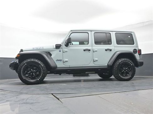 Used 2023 Jeep Wrangler Unlimited w/ Sun & Screen Package image 28