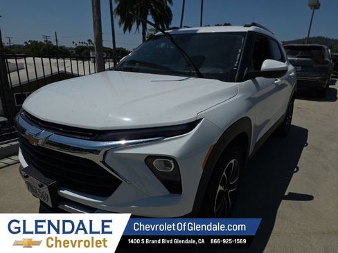 Used 2025 Chevrolet TrailBlazer LT FWD image 1