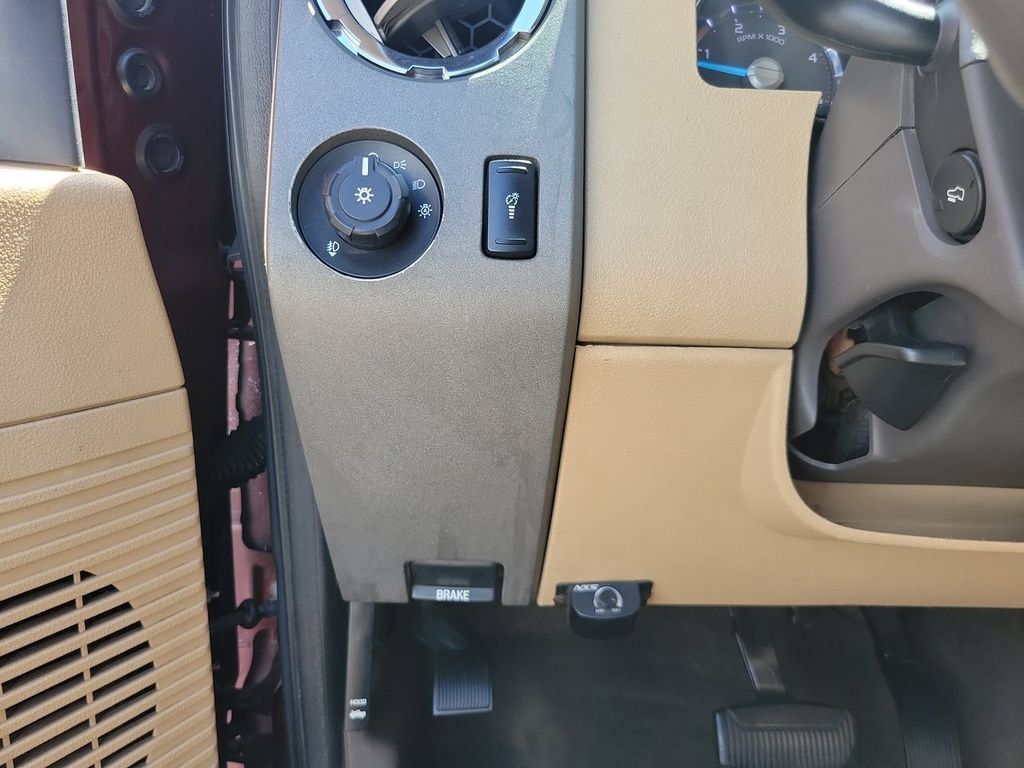 Used 2011 Ford F250 Lariat w/ Lariat Interior Pkg AWD/4WD image 16