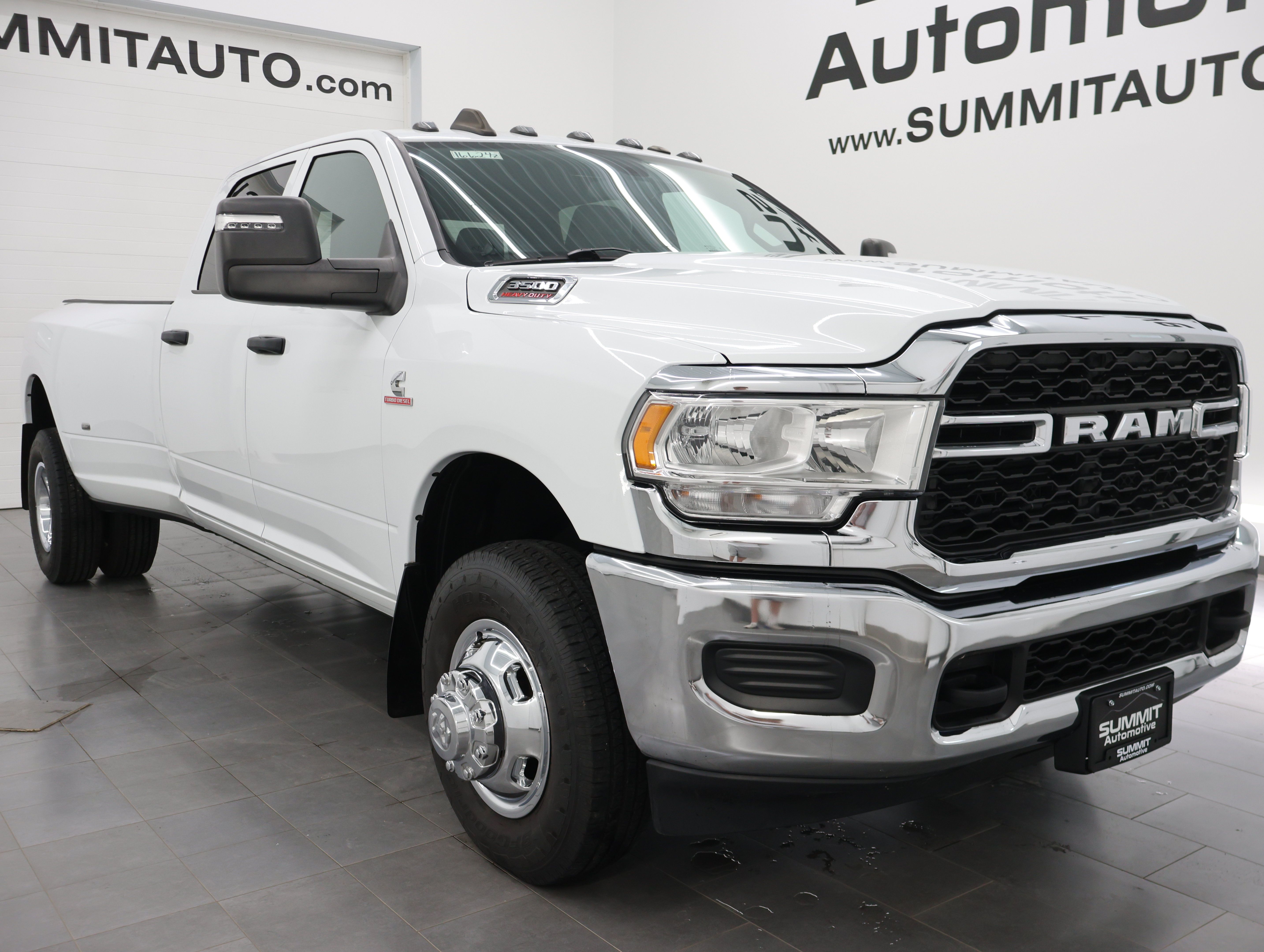 Used 2024 RAM 3500 Tradesman w/ Chrome Appearance Group AWD/4WD image 2