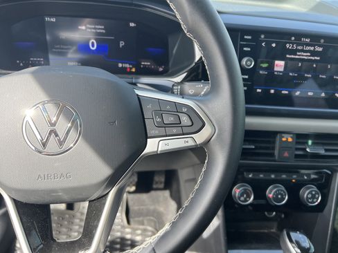 Used 2023 Volkswagen Taos SE w/ Panoramic Sunroof Package image 19