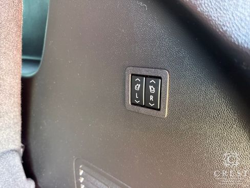 Used 2023 Buick Enclave Avenir image 29