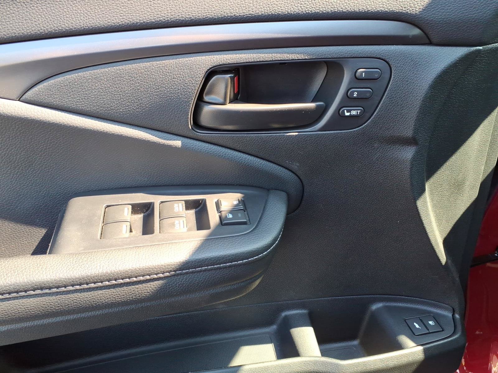 Used 2025 Honda Passport EX-L image 11