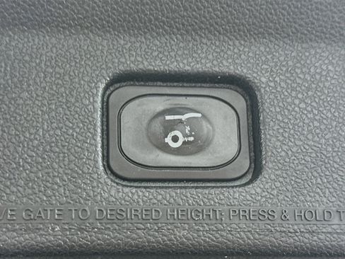 Used 2019 Ford Explorer XLT w/ Equipment Group 202A AWD/4WD image 31