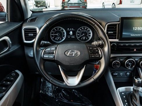 Certified 2021 Hyundai Venue SEL image 23