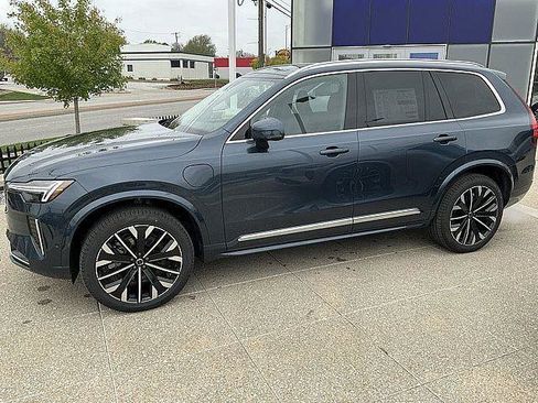 New 2026 Volvo XC90 T8 Plus w/ Protection Package Premier AWD/4WD image 11