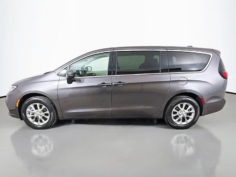 Used 2023 Chrysler Pacifica Touring-L AWD/4WD image 15