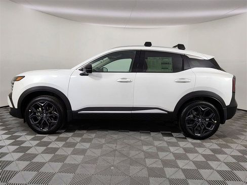 New 2026 Nissan Kicks SR w/ SR Premium Package AWD/4WD image 2