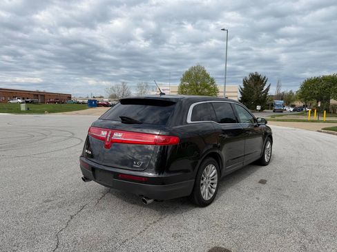 Used 2012 Lincoln MKT AWD image 4