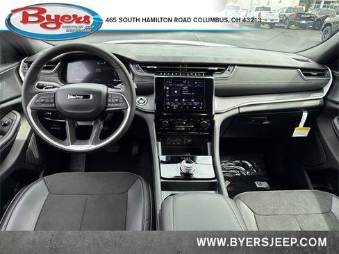 New 2025 Jeep Grand Cherokee Altitude image 2