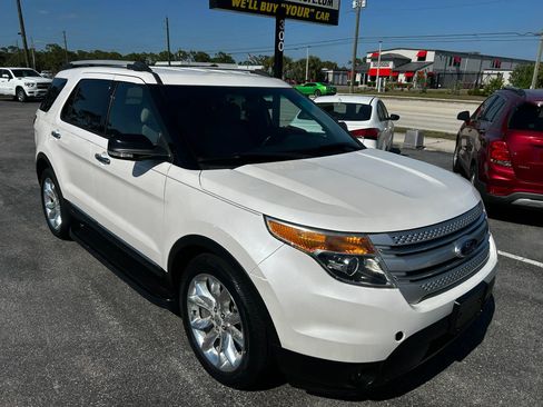 Used 2013 Ford Explorer XLT FWD image 3