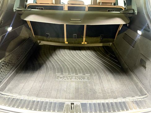 Used 2019 Porsche Cayenne image 12