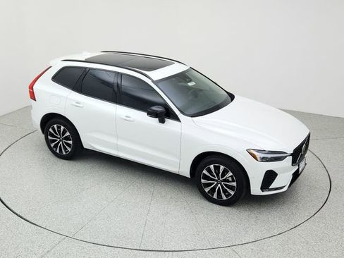 Certified 2025 Volvo XC60 B5 Plus image 14