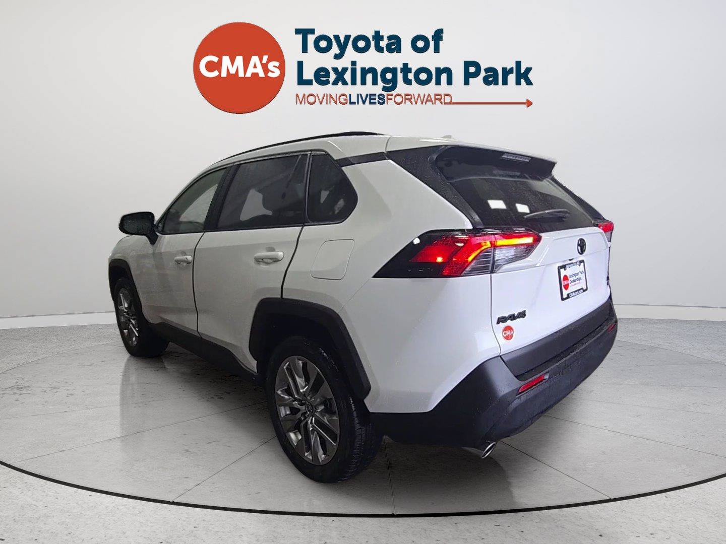 Used 2019 Toyota RAV4 XLE Premium w/ Cold Weather Package AWD/4WD image 3