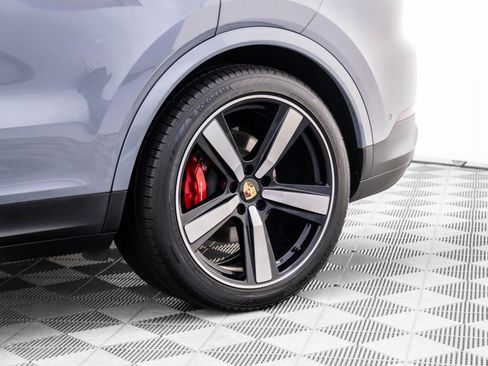 Certified 2024 Porsche Cayenne S image 36