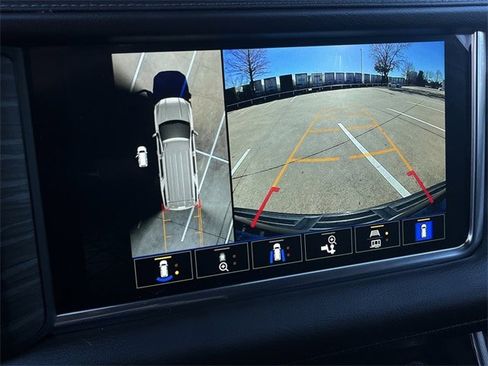 Used 2023 GMC Yukon XL Denali image 18